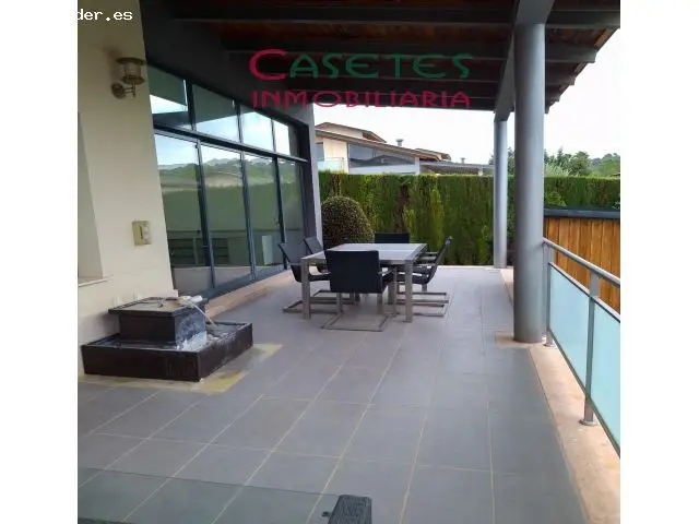 Chalet con Piscina en Chiva Club de Golf