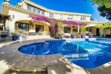 Finca con amplia parcela en Calpe