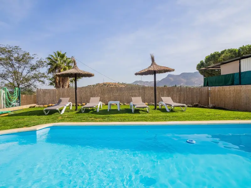 Casa Rural 4 Dormitorios Cártama Málaga Piscina WiFi