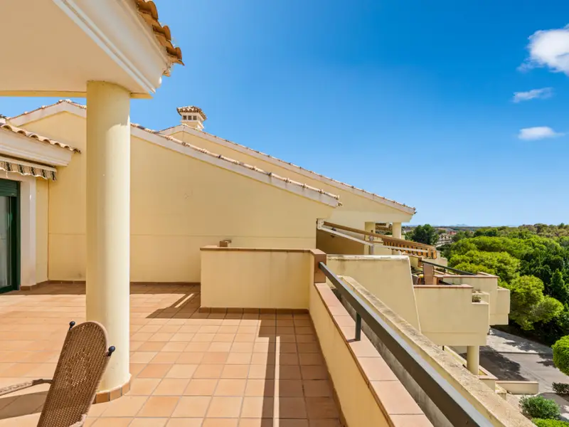 Venta de piso con piscina en San Miguel de Salinas