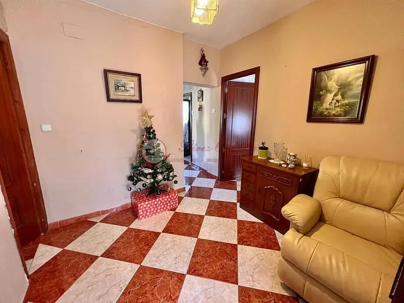 Casa de Pueblo en Torrox con 5 Dormitorios y Vistas al Mar