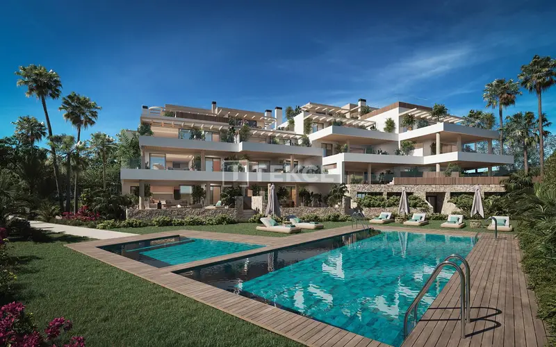 Pisos de Lujo en Marbella con Vistas al Mar y Campo de Golf