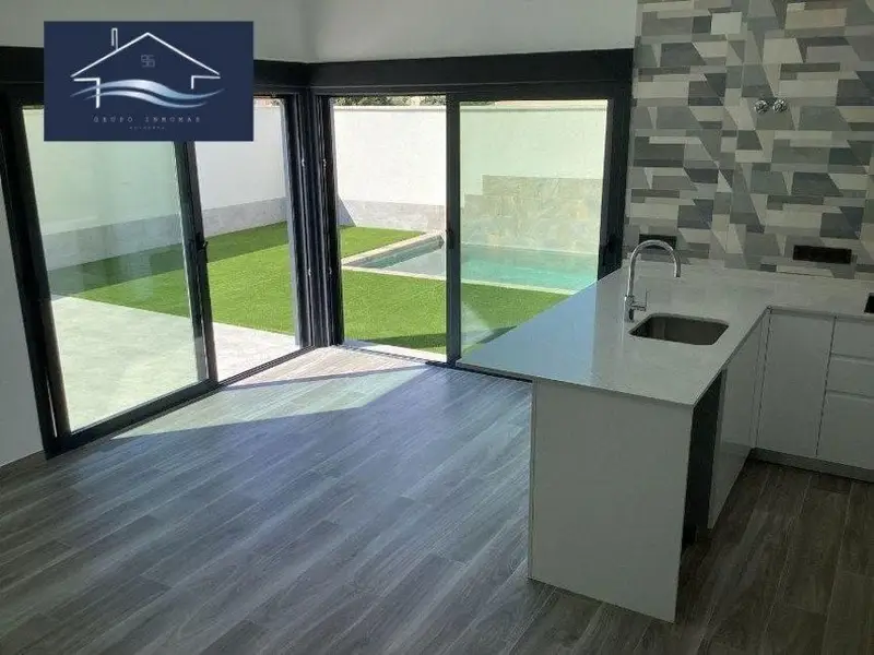 Chalet en venta en Mutxamel con piscina y jardin