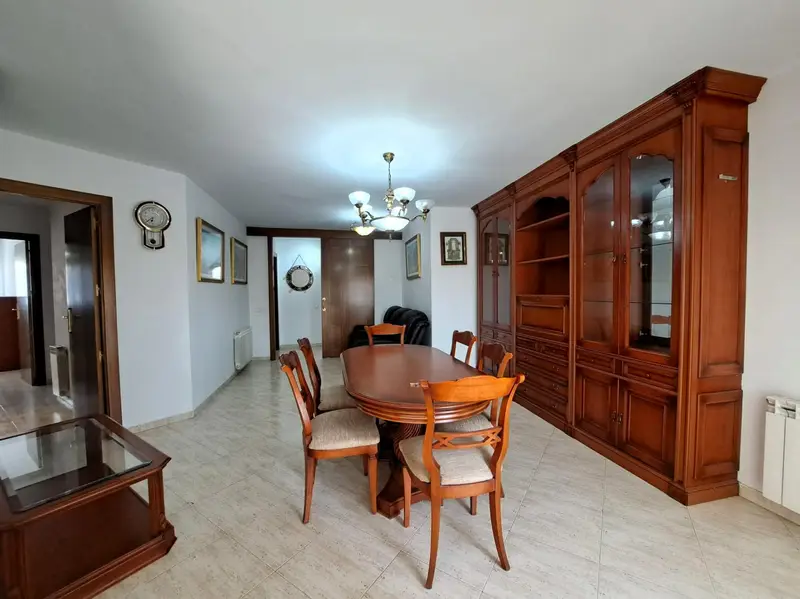Piso en venta en Olesa de Montserrat 4 habitaciones reformado