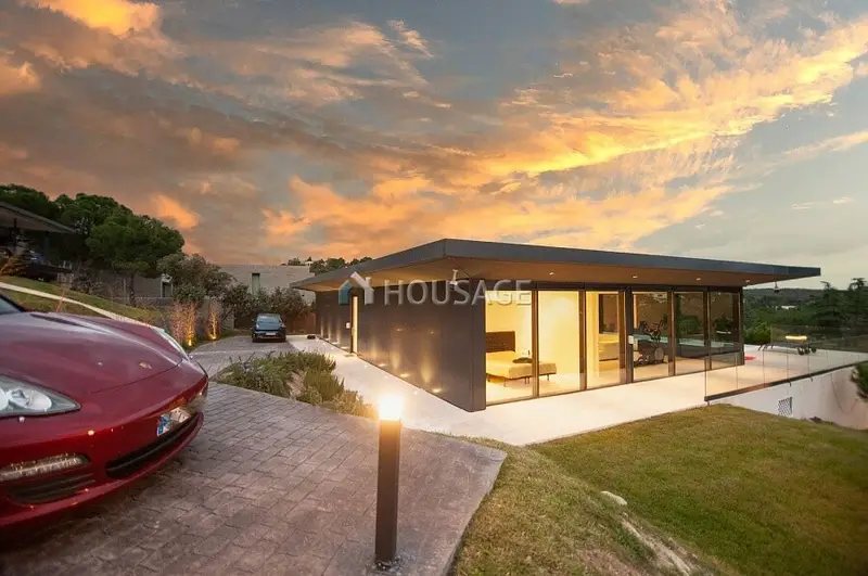 Villa de Lujo en Torrelodones con Piscina Infinity y Gran Parcela