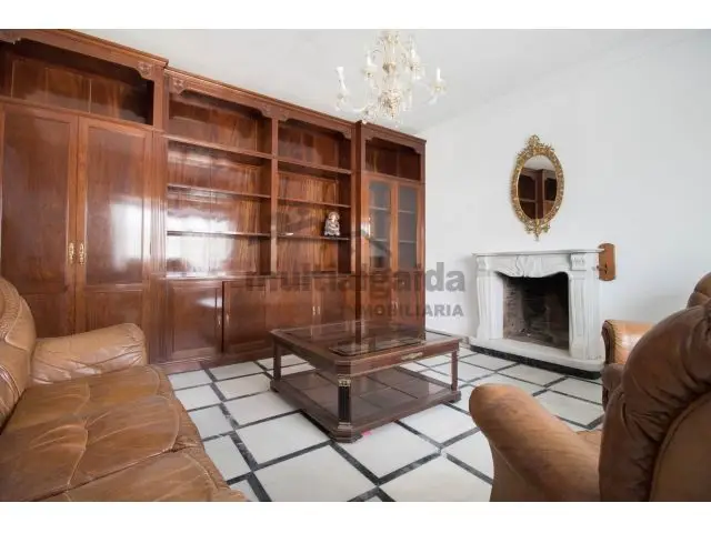 Chalet en Zona Montañeses con Piscina y Jardin