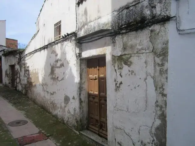 Casa Adosada en Montoro con Patio - Necesita Reforma