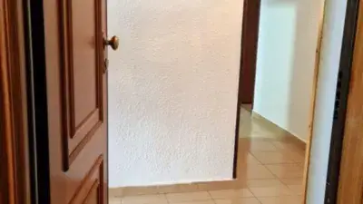 Piso en venta en Torrelavega 3 dormitorios y baño reformado