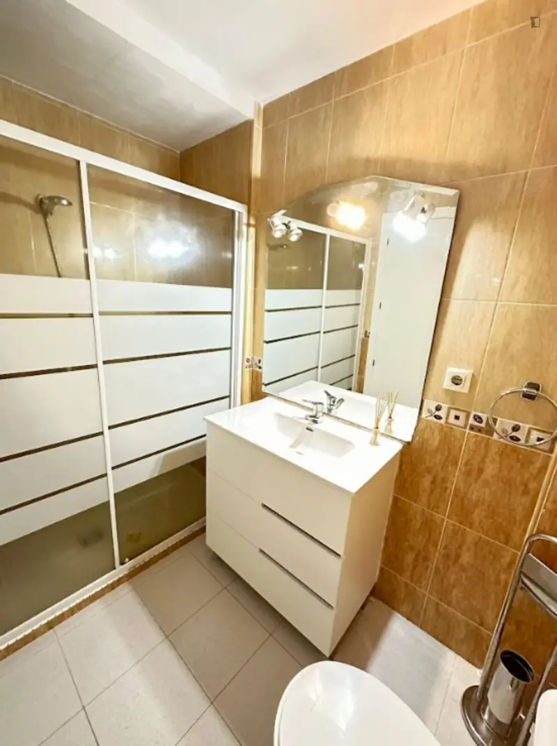 Habitación individual en un piso de 4 habitaciones