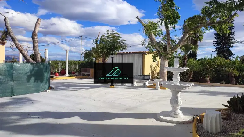 Chalet en Orihuela: Alquiler de larga temporada para familias con mascotas