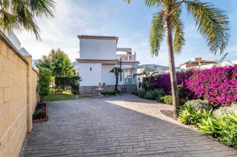 Casa Villa 5 Dormitorios Torrequebrada Benalmádena Piscina Jardín Vistas al Mar