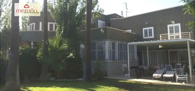 Chalet en Perleta con Piscina y Casa de Invitados