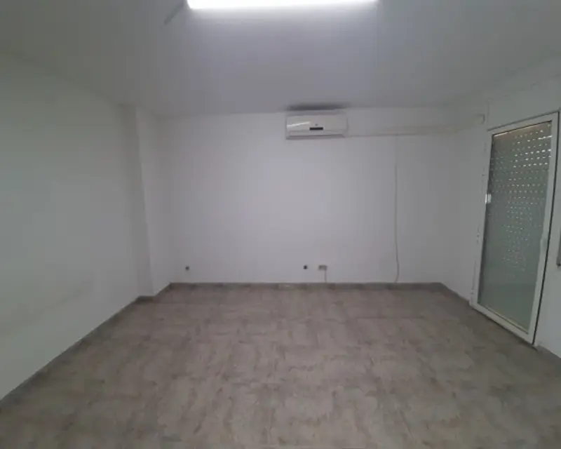 Garaje de 88m2 con 3 habitaciones en Tarragona