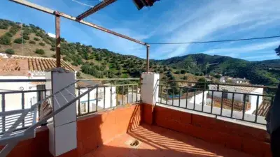 Casa en venta en Totalán, Málaga: 3 dormitorios, terraza y vistas