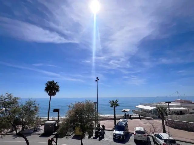 Apartamento en Fuengirola con Vistas al Mar y Terraza