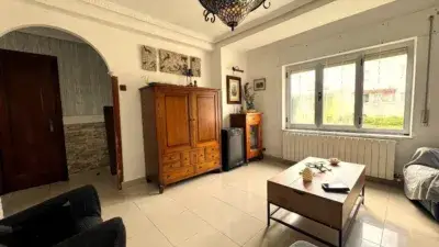 Casa en Venta Los Corrales Zona La Hoya 5 Habitaciones Jardin Garaje