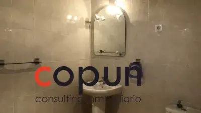 Local Diafano Cerca Del Hospital Universitario De Oviedo