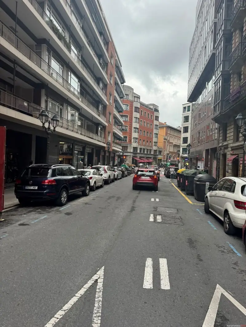 Garaje Bilbao Coches Pequeños Ascensor Doble Puerta Electrica