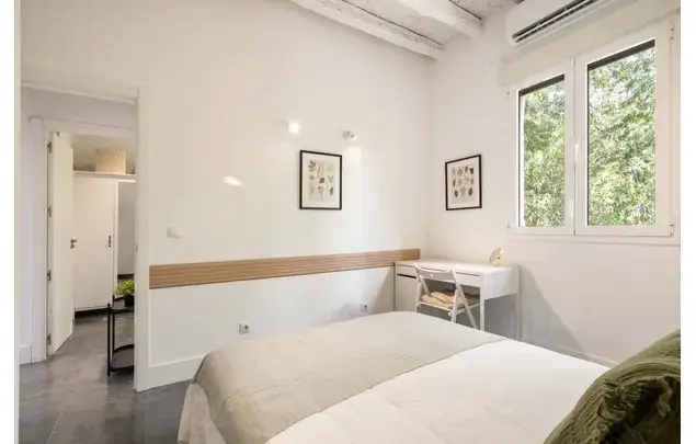 Rent 5 bedroom apartment of 70 m² in Madrid