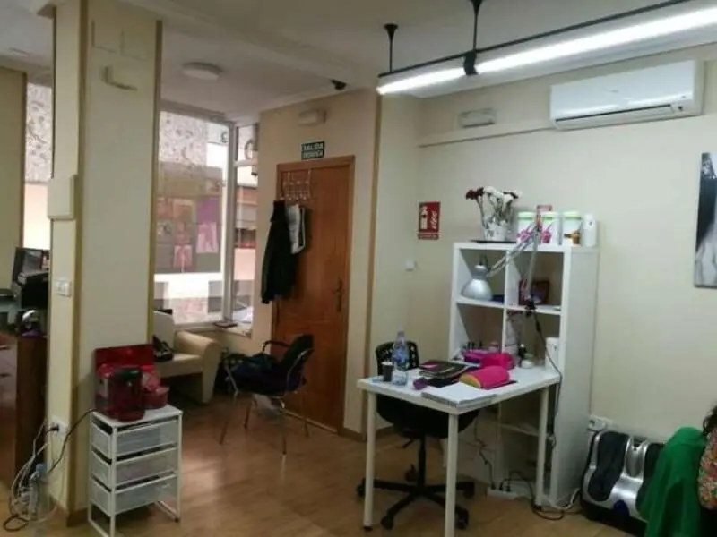 Local Comercial 65m2 Nueva Torrevieja Peluqueria Amueblado