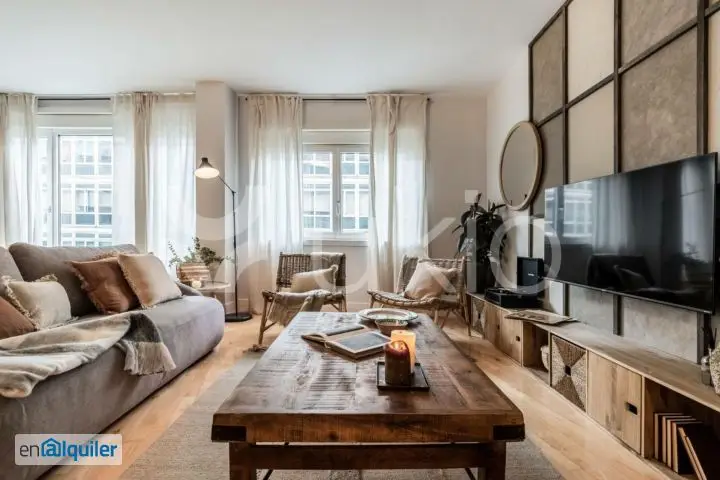 Apartamento Amueblado en Almagro con Piscina y Gimnasio
