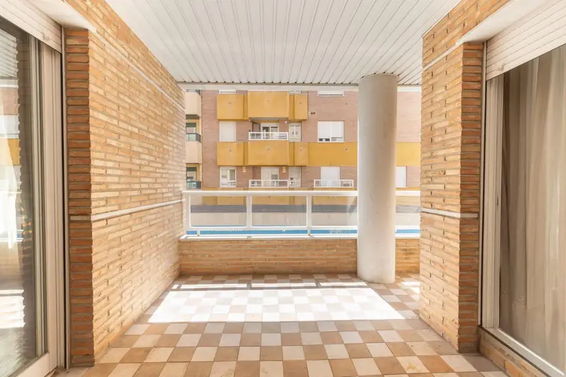 Piso en Venta en Granada Ciudad 191m2 4 Dormitorios Garaje y Trastero