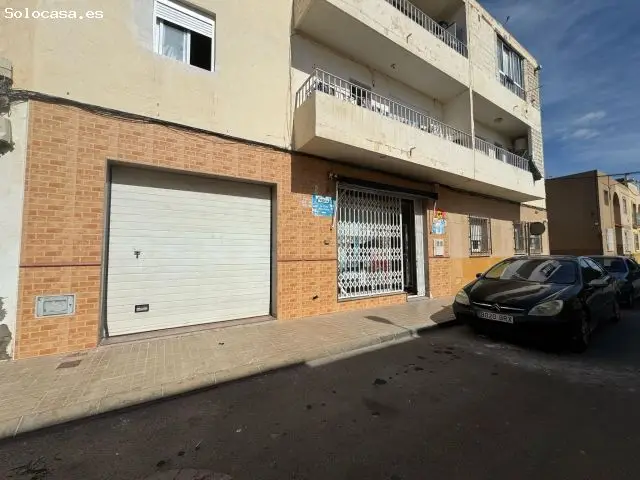 Local Comercial Reformado en Carmona Ideal para Vivienda
