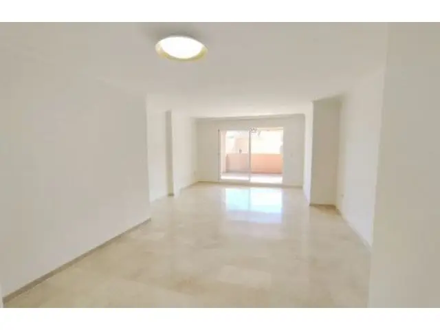 Apartamento en Elviria con Vistas al Mar 3 Dormitorios
