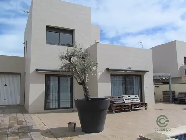 Casa en Cubelles con Piscina y Barbacoa - 4 Dormitorios