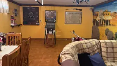 Chalet Adosado en Calatayud con Terraza y Garaje