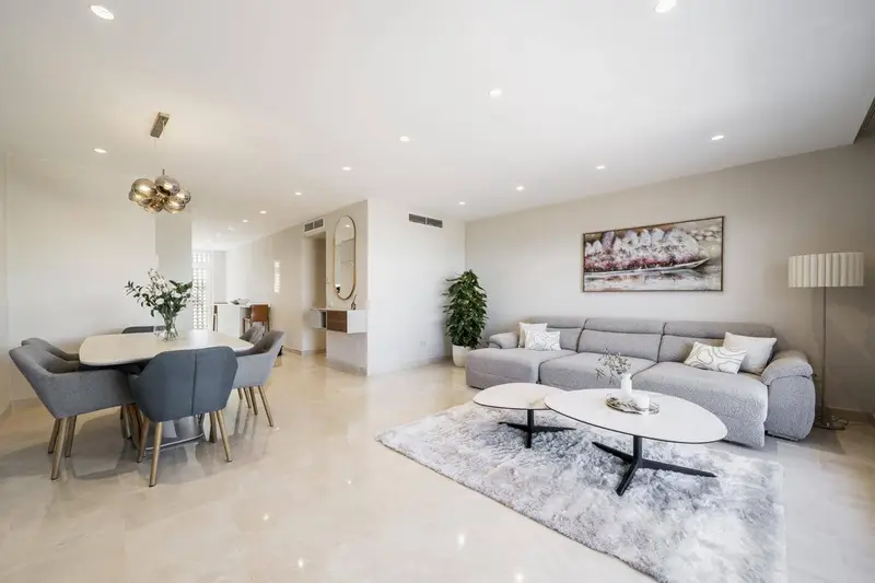 Apartamento en Estepona con Vistas al Mar y Terraza