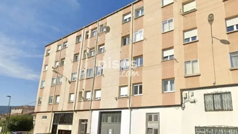 Piso en venta Calle Formidables: Luminoso, 3 habitaciones, a reformar