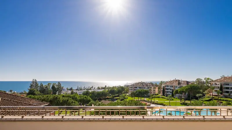 Atico Duplex de Lujo en Marbella con Vistas al Mar
