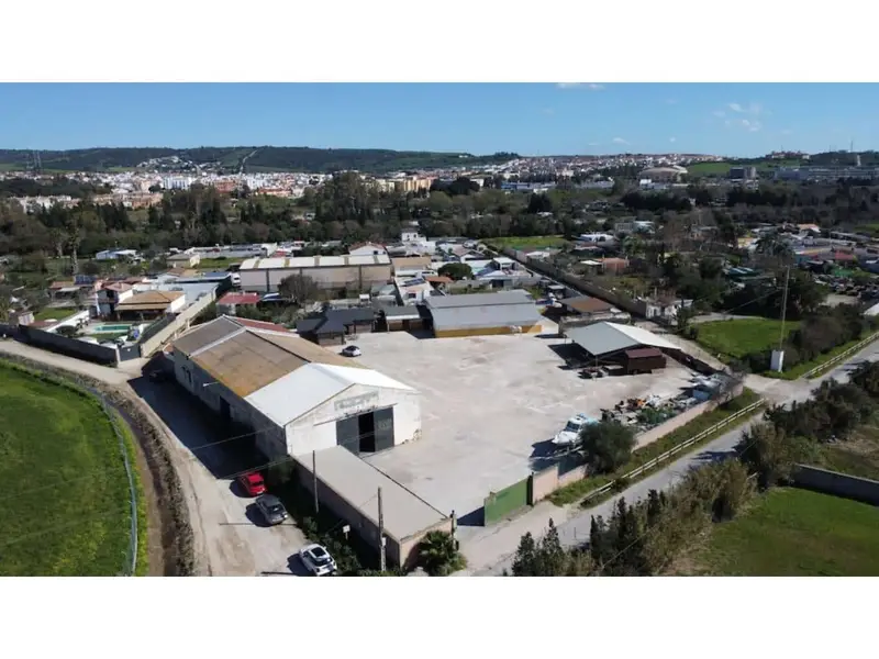 Finca Rustica en Los Barrios con Nave Industrial y Viviendas