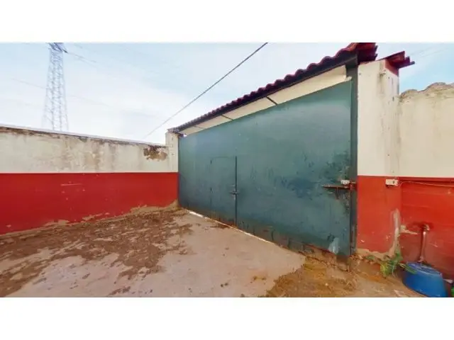 Villa en Sevilla con 4 Dormitorios y Terraza Cerca de Ronda Norte