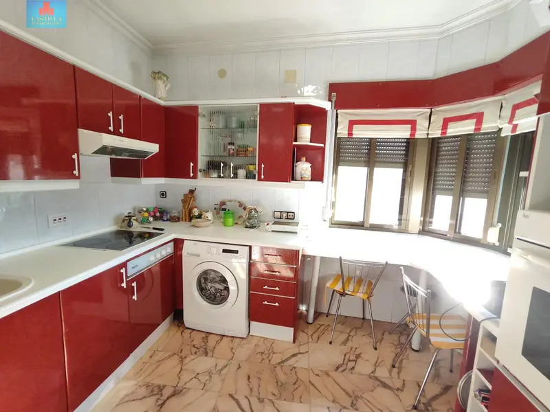Chalet con patio en Murallas Avila 360m2