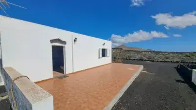 Casa en venta en Lanzarote  San Bartolome cerca del mar