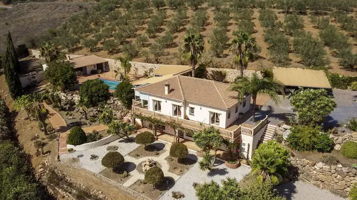 Villa de Lujo 4 Dormitorios en Venta Periana