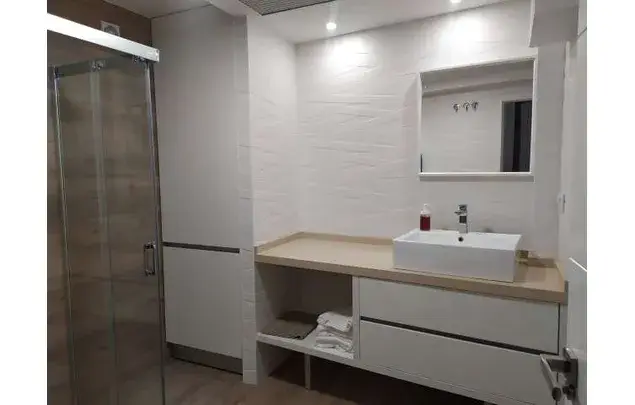 Estudio en Granada Centro: Apartamento Amueblado y Luminoso