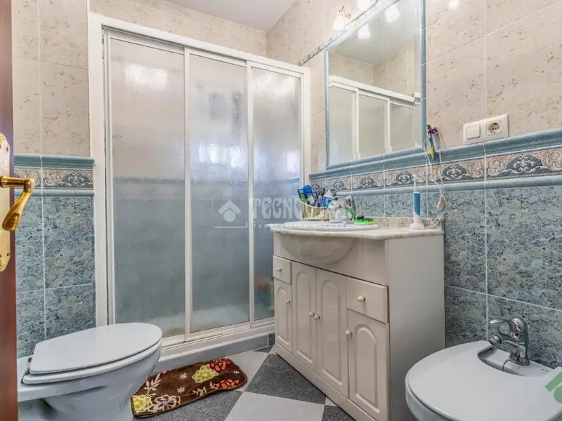 Piso en Venta en Puerto Real - 4 Dormitorios, Terraza y Buena Ubicación