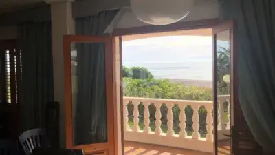 Casa en Torreblanca primera linea de mar con jardin y pista de tenis