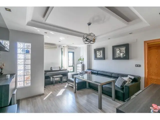 Piso en Venta en Ogíjares con Piscina Comunitaria y Garaje