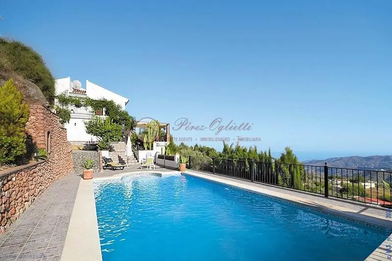 Villa con 7 Dormitorios y Piscina cerca de Frigiliana