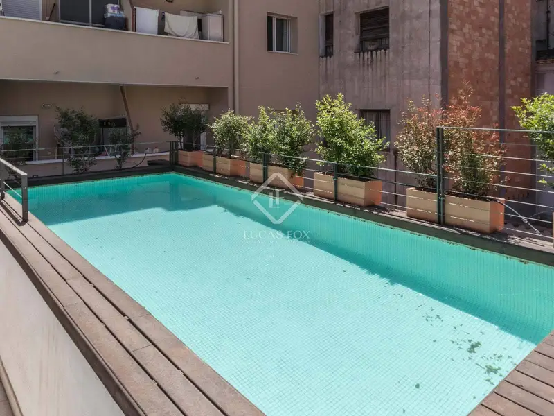 Chalet en venta en Barcelona: 1031m2, 6 plantas, piscina