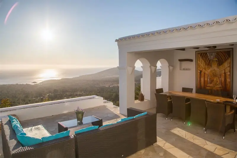 Chalet en Cala d Hort Ibiza con Vistas a Es Vedra y Licencia Turistica