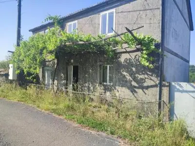 Casa Rustica de Piedra para Restaurar con Finca