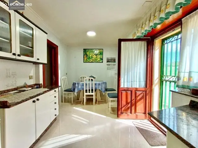 Casa Independiente Laredo con Finca y Vistas al Mar