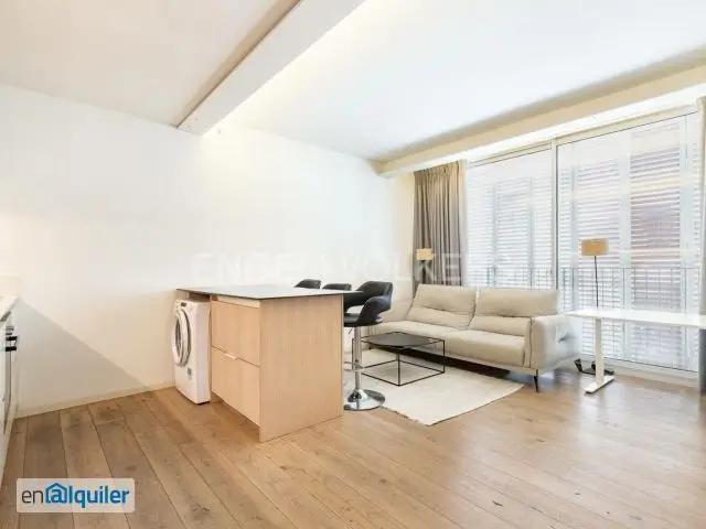 Alquiler Piso Ascensor Ciutat Vella: Moderno y Minimalista
