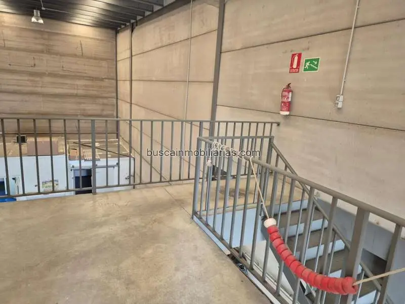Nave Industrial Adosada en Venta Toledo