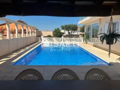 Casa con dos viviendas en Roses Mas Fumats